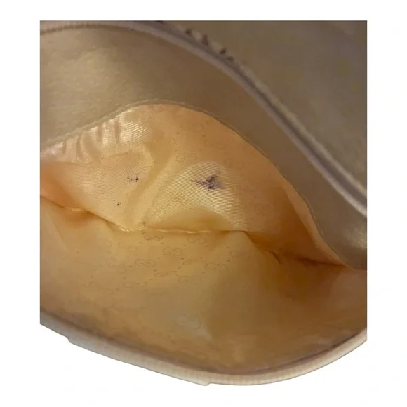 Authenticated Off White Crossbody GG Supreme Canvas Gucci Bag - Picture 13 of 16